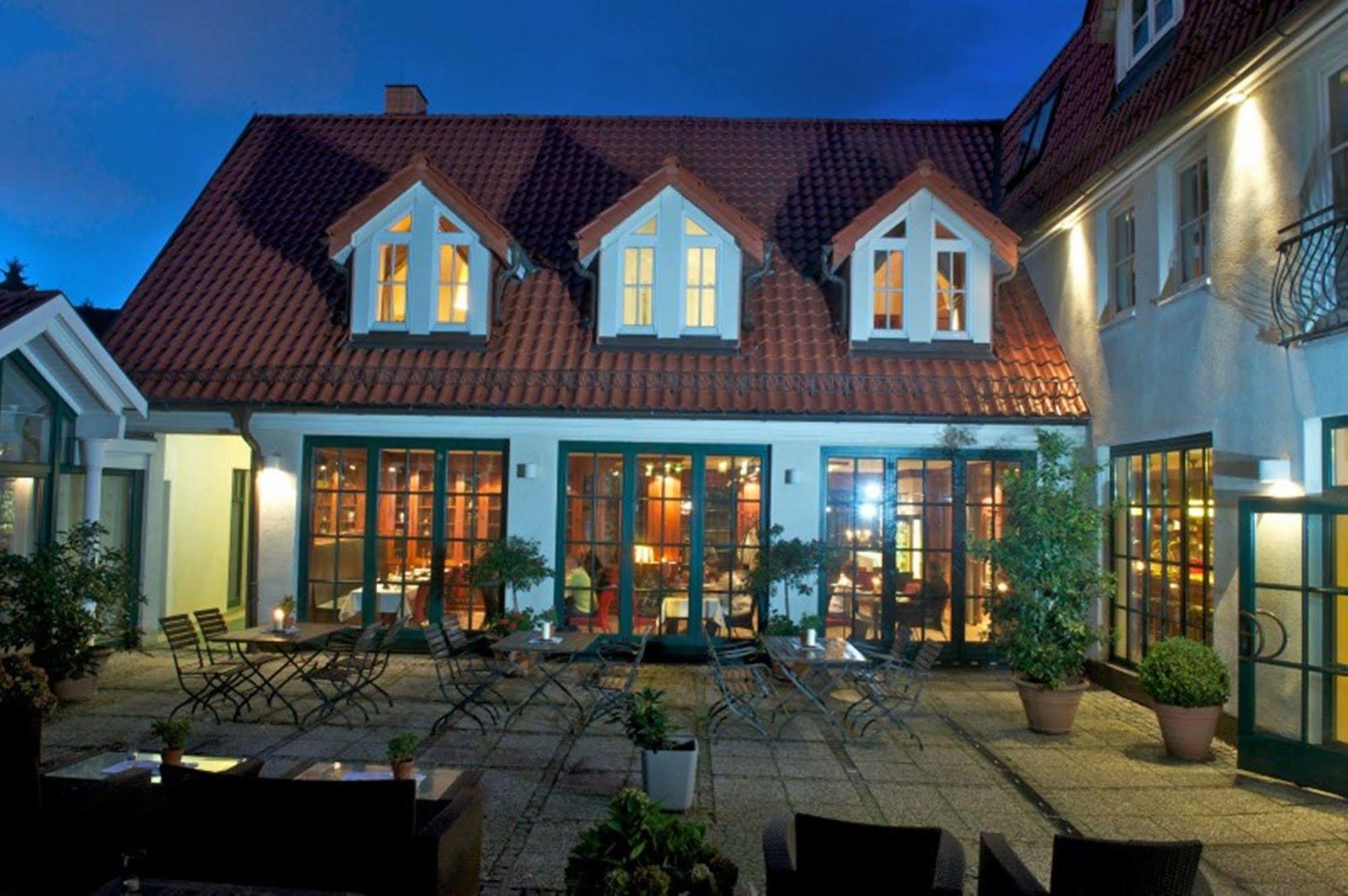 Romantik Hotel Kaufmannshof Bergen Auf Rugen Exterior foto